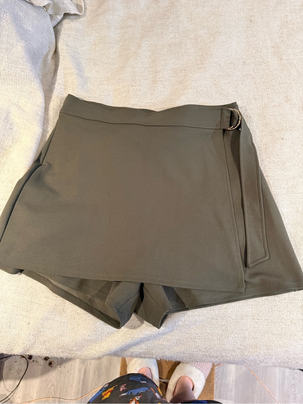 H&M Olive Green Wrap Front Belted Skort Shorts Size Large